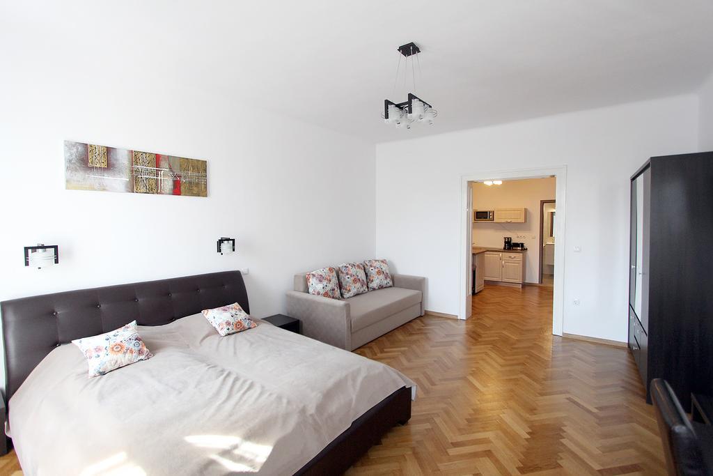Central Parc Studios Сибиу Экстерьер фото