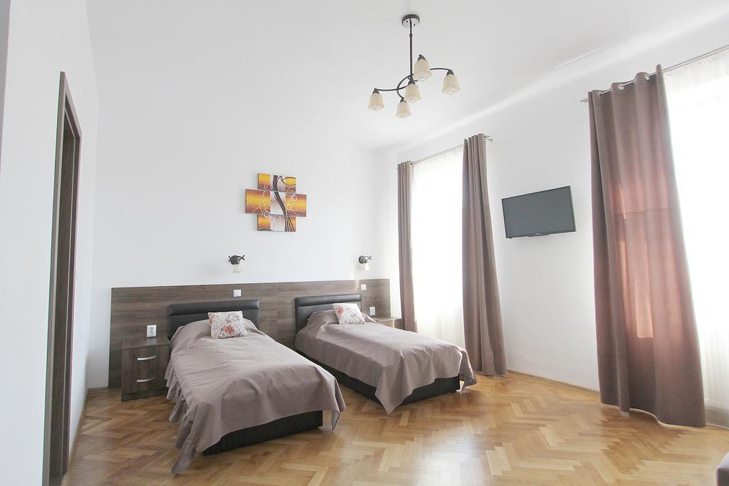 Central Parc Studios Сибиу Экстерьер фото